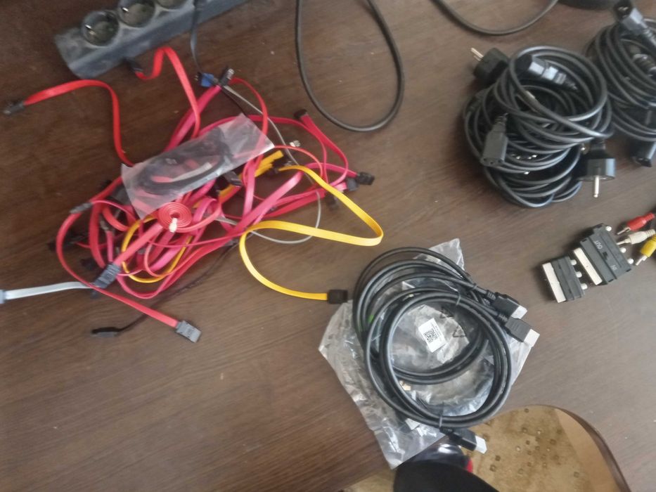 Лот от компютърни кабели, вентилатори и захранване Delta DPS-250AB (18x SATA, HDMI, VGA и др.)