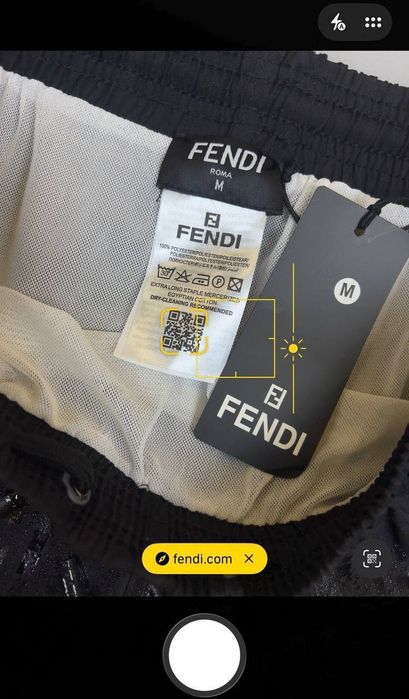 Bermude Fendi,model cu efect la contactul cu apa.Calitate top,toate ma