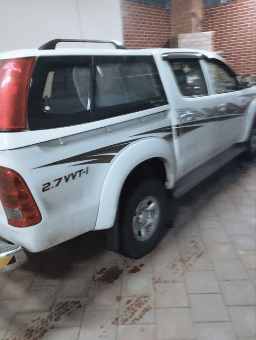 Продам автомобиль TOYOTA Hilux  прошу  посредников не беспокоить.