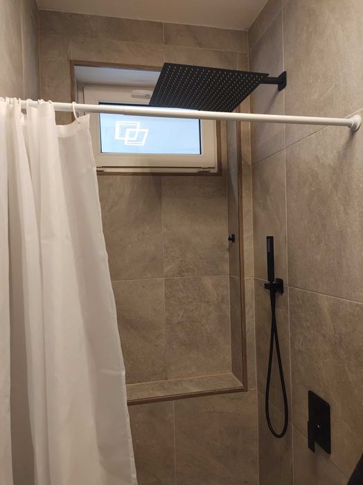 Apartament doua camere  cu curte comuna.