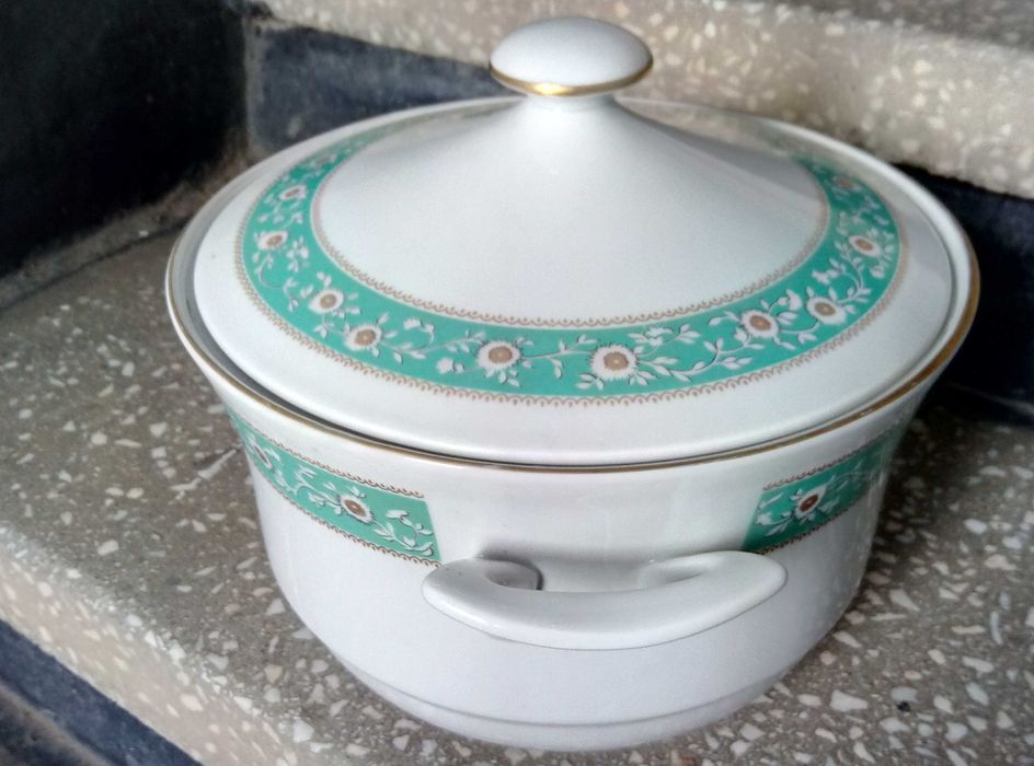 JLMENAU Graf Von Henneberg Porzellan 1777 ПОРЦЕЛАНОВ СУПНИК