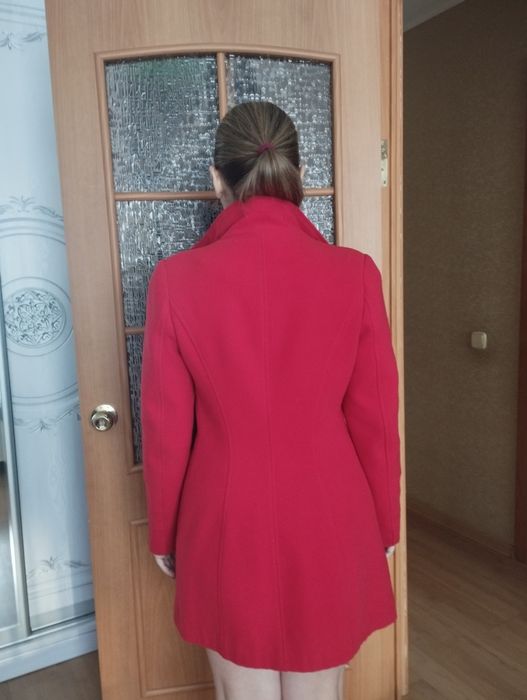 Стильное красное пальто