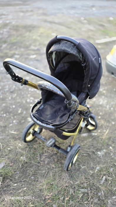 Продам детскую коляску 3 в 1