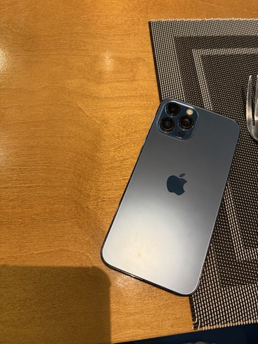 Продам Iphone 12proMax