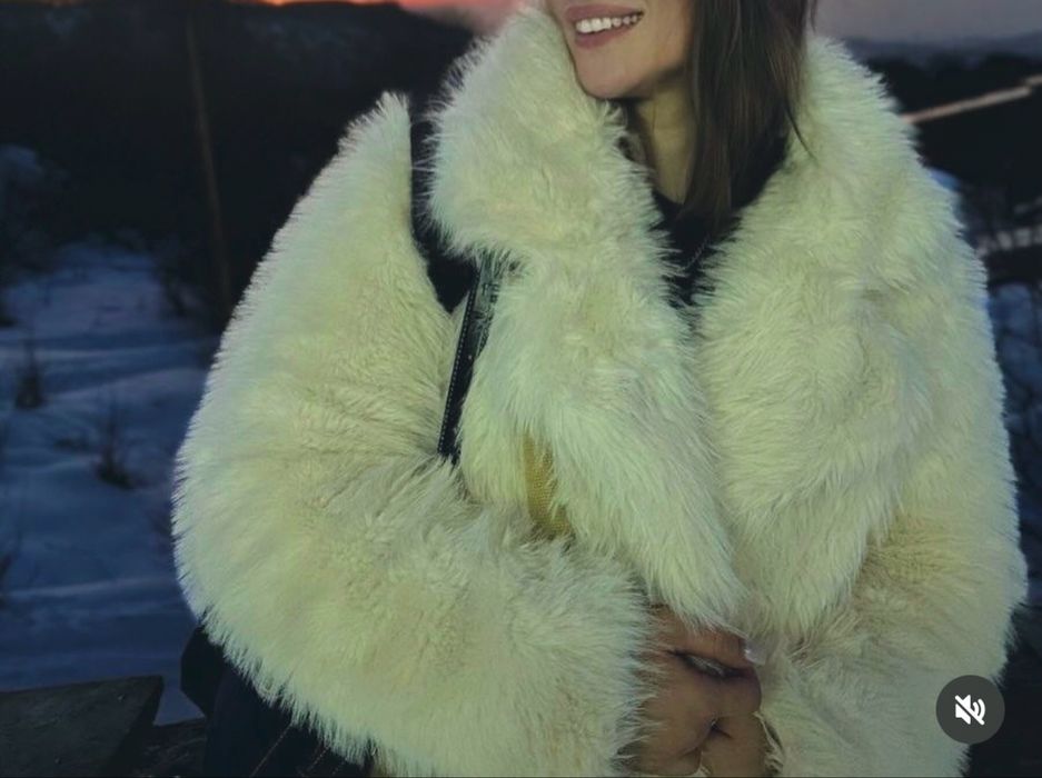 Продам шубку белую , размер м