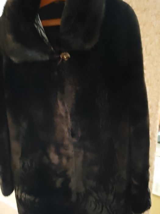 Две шубы продам срочно