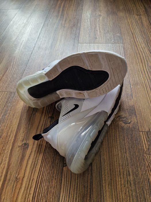 Страхотни мъжки маратонки NIKE MAX 270 , номер 45