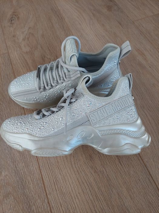 Нови Сникърси Steve Madden