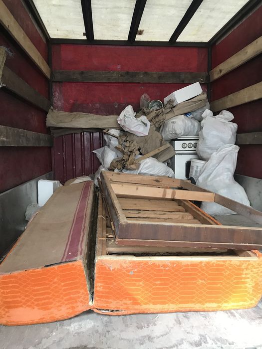 Transport Moloz Debarasari Mobila Veche Cu Personal