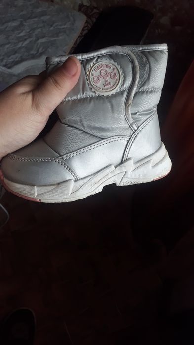 Продам детскую обувь