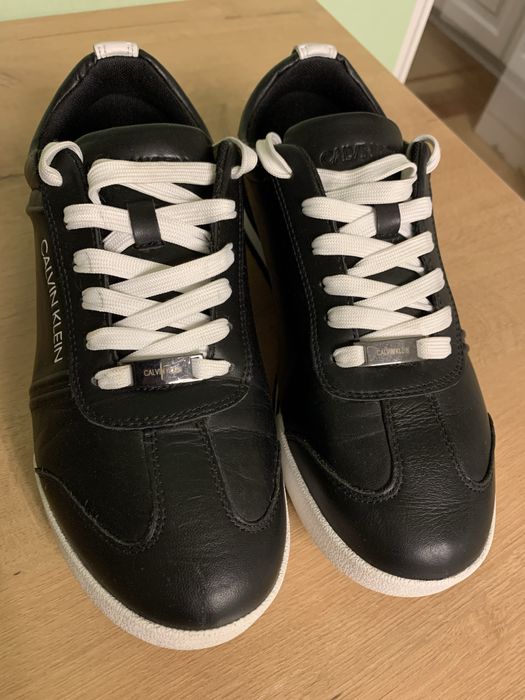 Продам оригинал Calvin Klein демисезонные