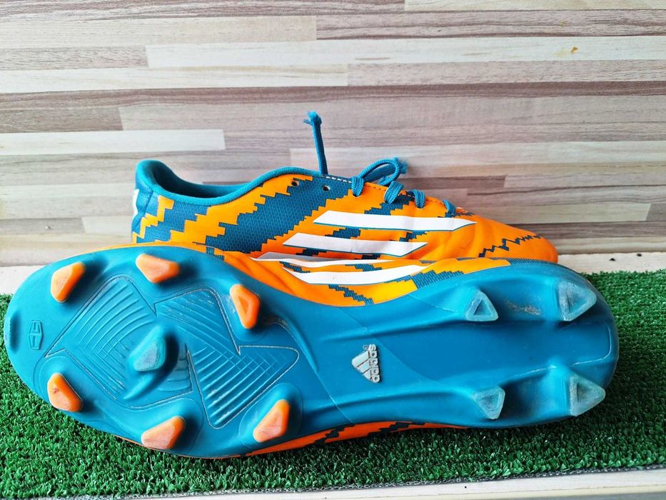 Футболни обувки Адидас /бутонки/