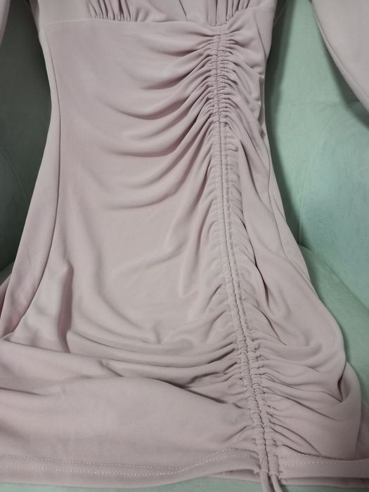 Rochie scurta roz cu drapaje umeri supradimensionați mărimea XS Zara