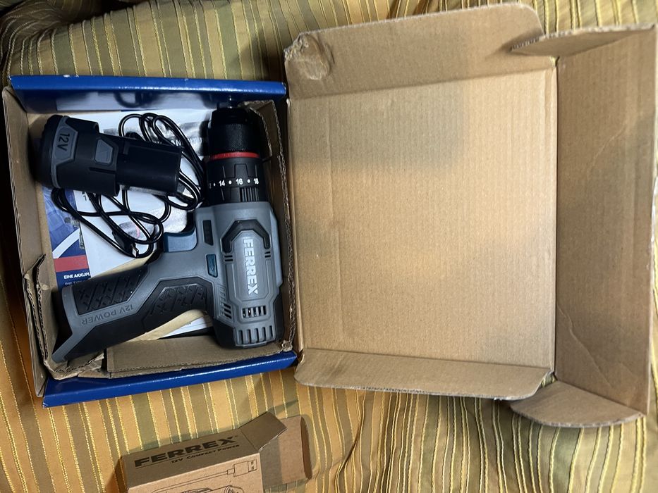 Акумулаторен винтоверт FERREX 12V чисто нов с батерия и зарядно