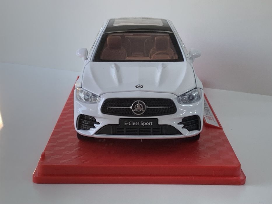 Modelka Mercedes-Benz C260L, Mercedes-Benz E-Class 1:24