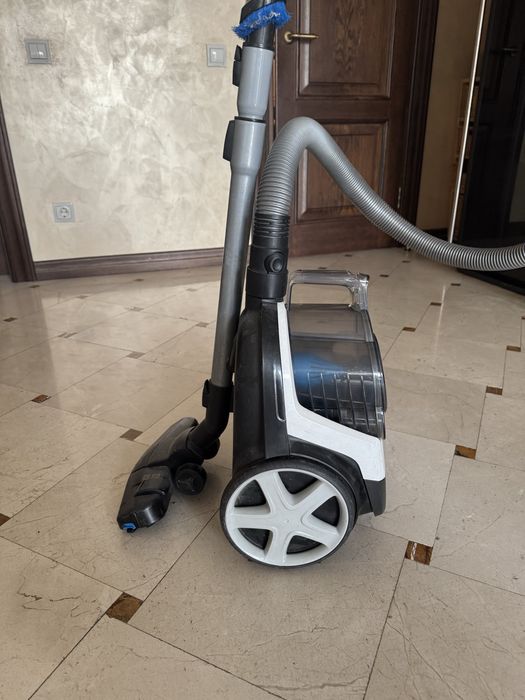 Пылесос Philips PowerPro Compact