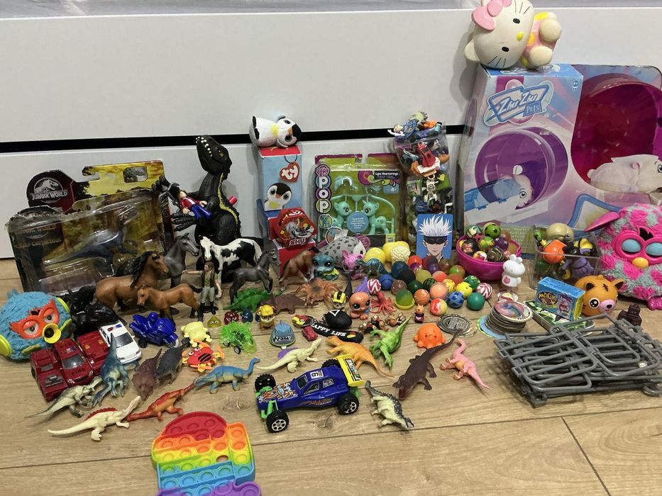 Продам фигурки, игрушки и ферби