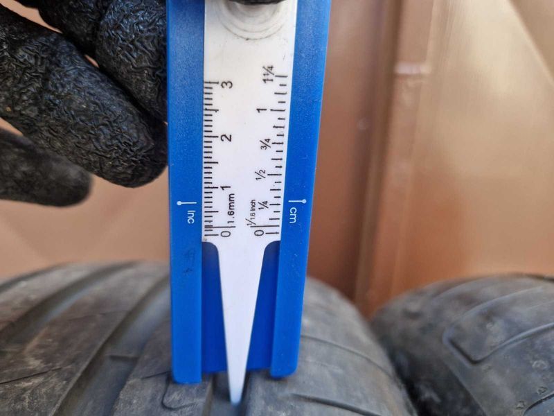 2 Goodyear R17 205/55
летни гуми
DOT2523