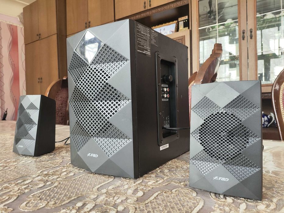 F&D 2.1 blutus usb fleshka aux bor hammasi ishlaydi ideal holatda