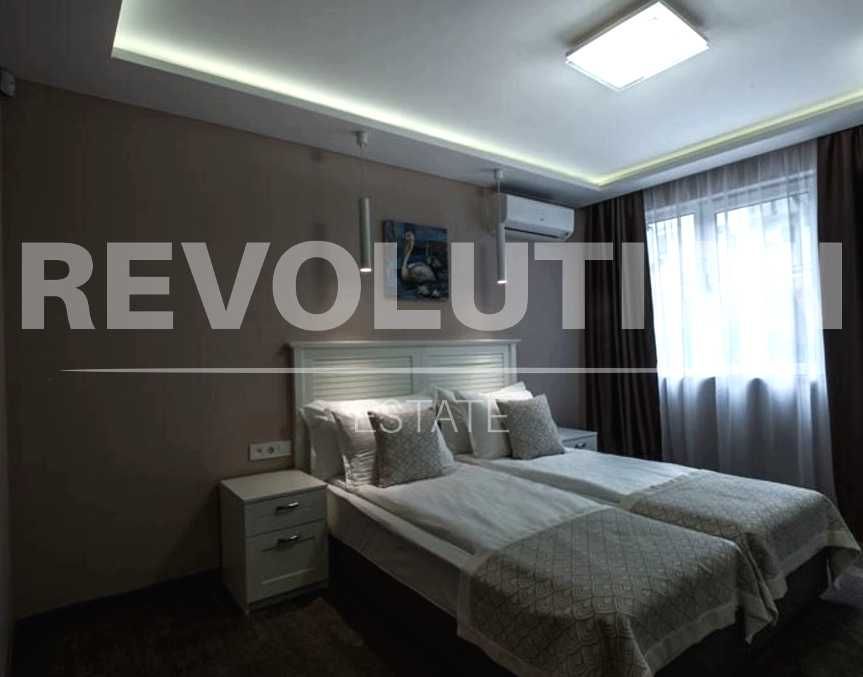 Луксозен двустаен апартамент в центъра на град Варна.