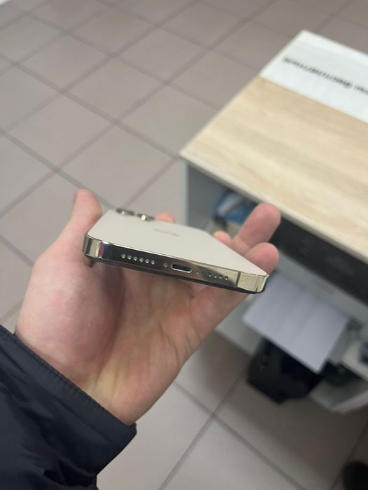 Продам айфон 12 про мах