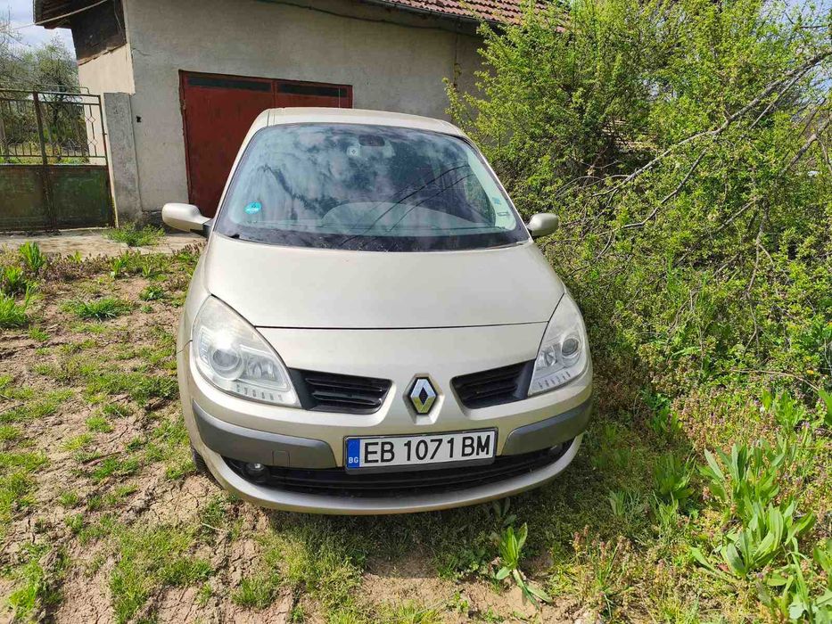 Продавам Рено Гранд Сценик