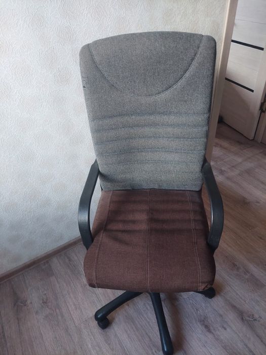 Продам кресло офисное