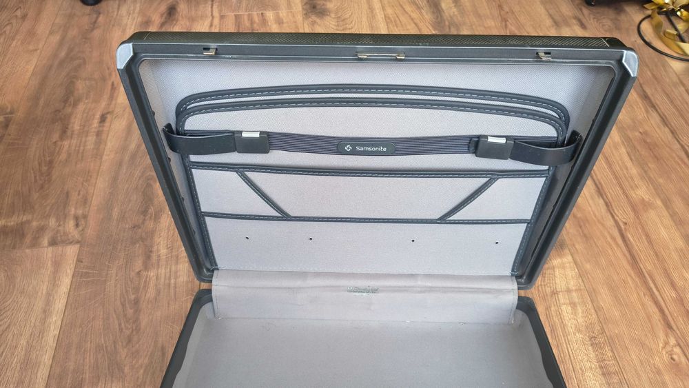 Бизнес куфар Samsonite Самсонайт с твърд карбонов корпус