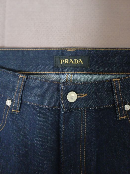 Джинсы от  Prada