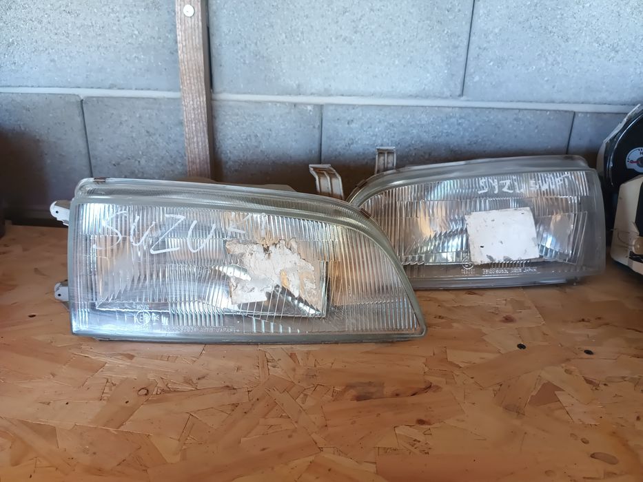 Продавам Фарове за Suzuki Swift 1995 година