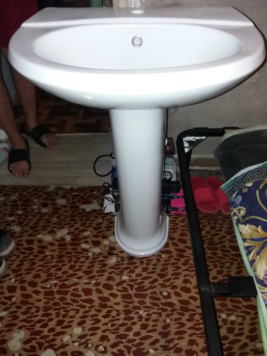 Продам раковину с подставкой