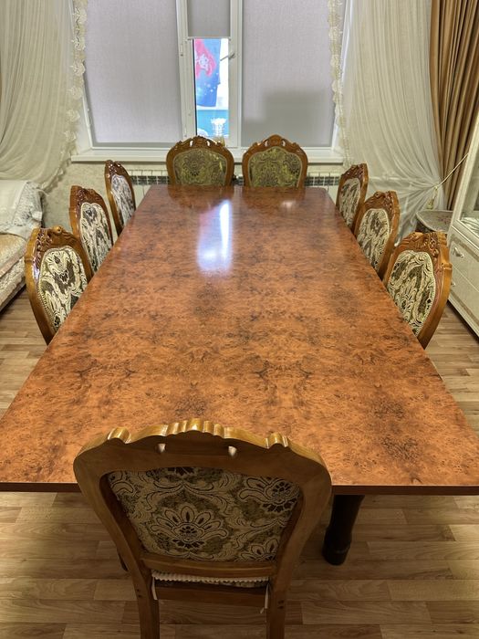 Стол и 12 стульев