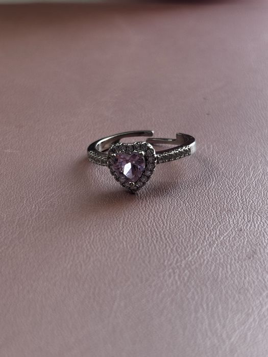 Колечко с красивым розовым камушком