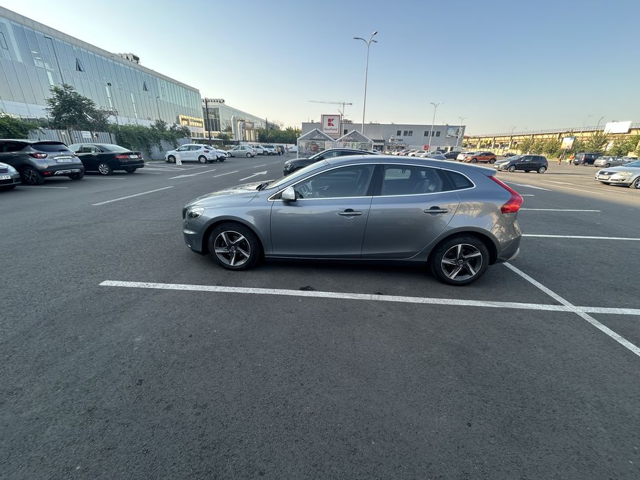 Volvo V40 2015 D2 R Design