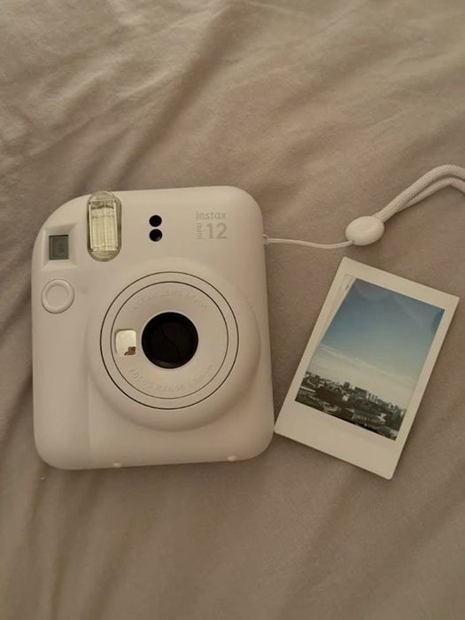 Instax mini 12 в хорошем состоянии