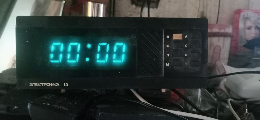 Продам  калькулятор СССР, часы электронные  СССР.