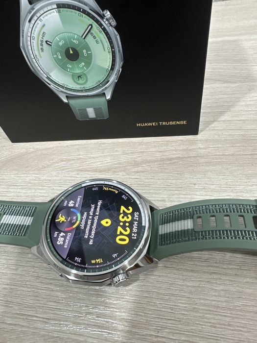 Продам часы новые подареные оригинал