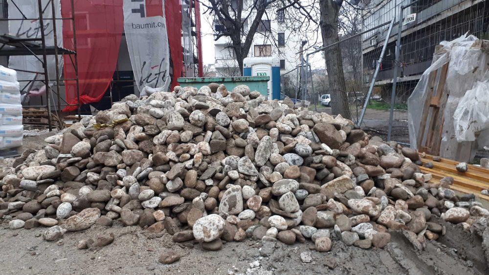 Пясък, чакъл, камък, филц, извозване на отпадъци, тор, транспорт.