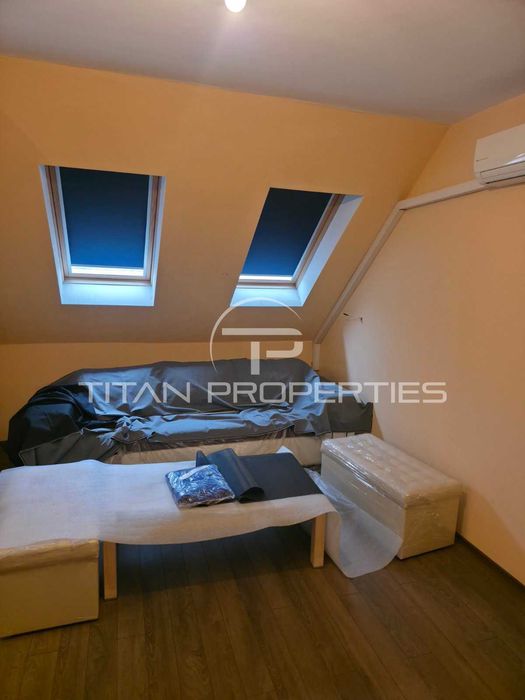 Тристаен обзаведен апартамент Център