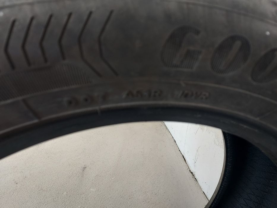 3 броя гуми Goodyear EfficientGrip Performance 2   215/55/17 летни