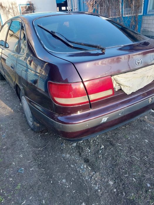 Продам машину Toyota Karina E