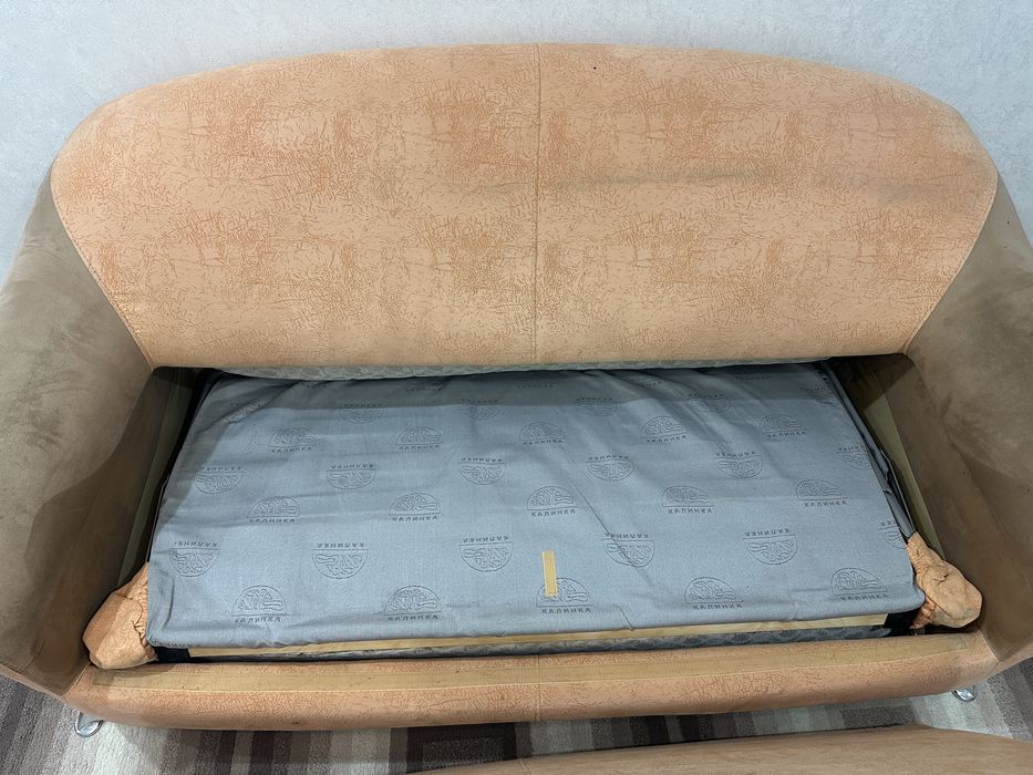 Диван двуспальный