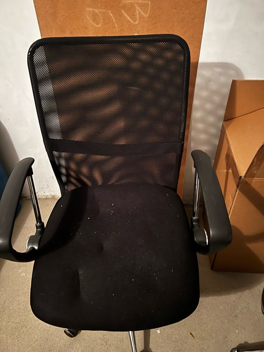 Два броя  Офис столове