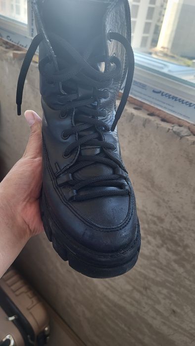 Продам ботинки для девочки зимние.