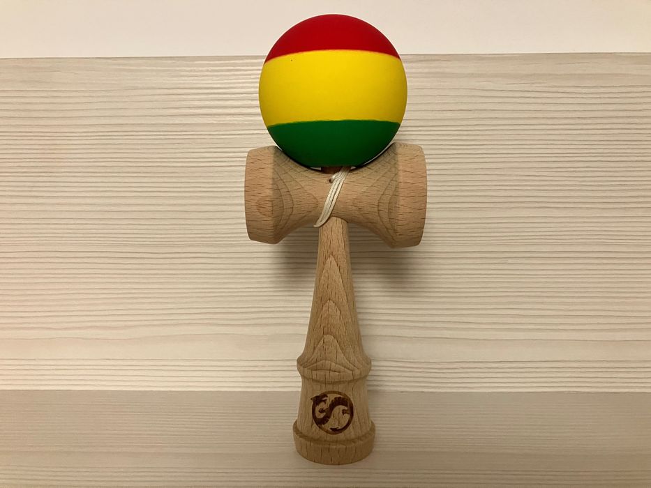 Kendama sticky și cauciucată