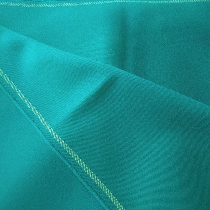 Бильярдные принадлежности и аксессуары, шары, светильники, сукно, кий.