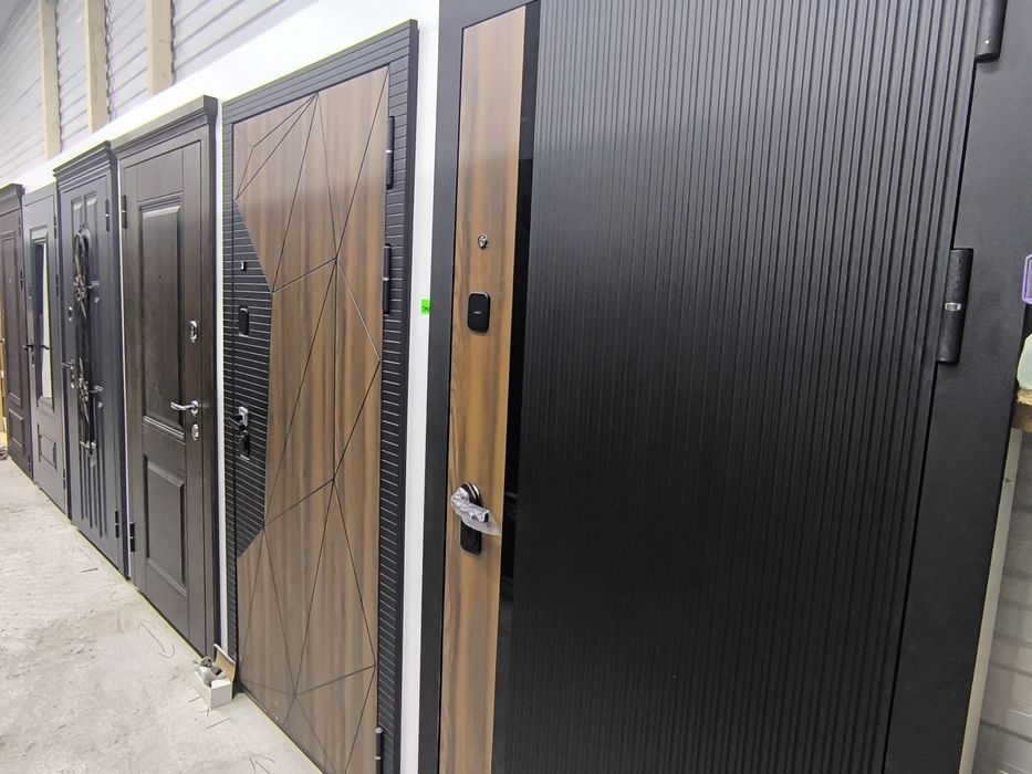 Входные двери. Сыртқы есіктер. Двери