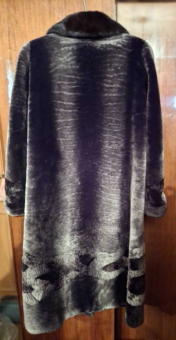 Продам новую мутоновую шубу