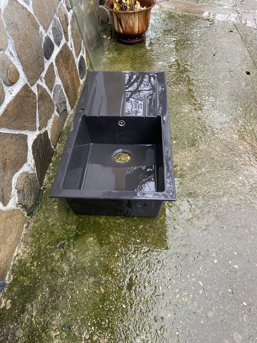 Мивки .Тоалетна чиния и казанчета..