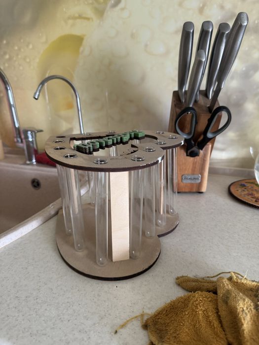 Продам Вазу  для цветов.